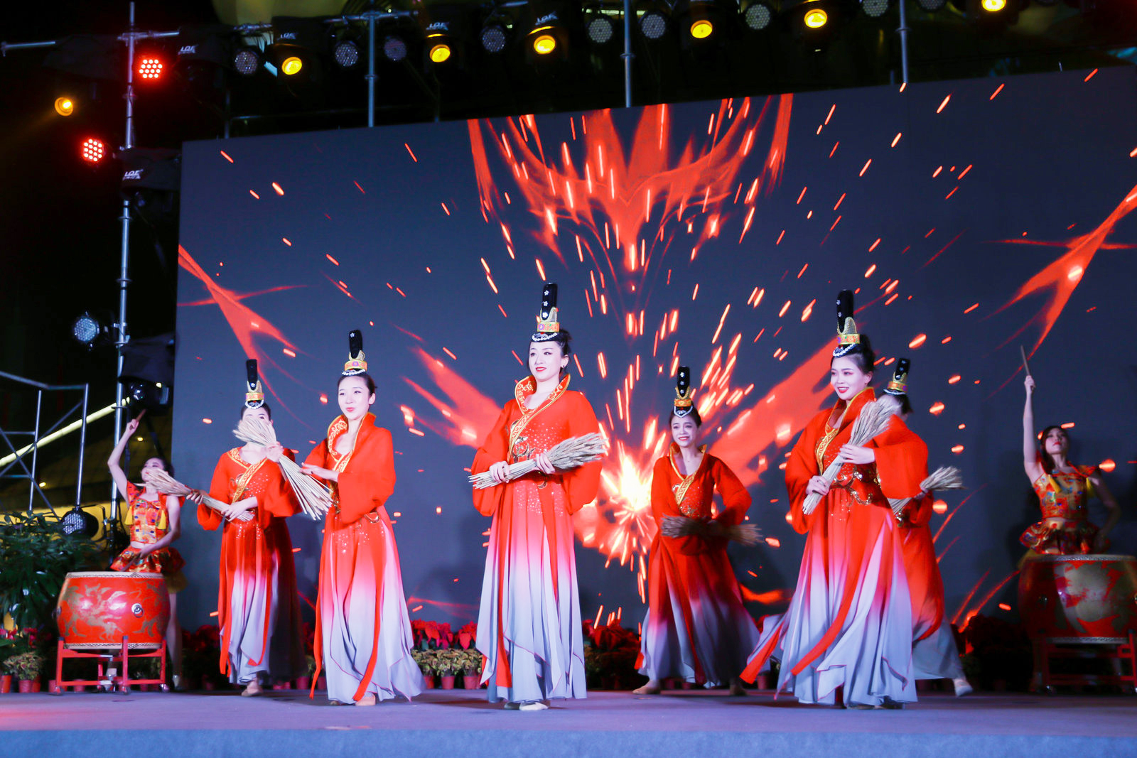 2020º¼ÖÝ·áÊÕ½Ú¿ªÄ»Ê½ÍⳡÑݳö»î¶¯